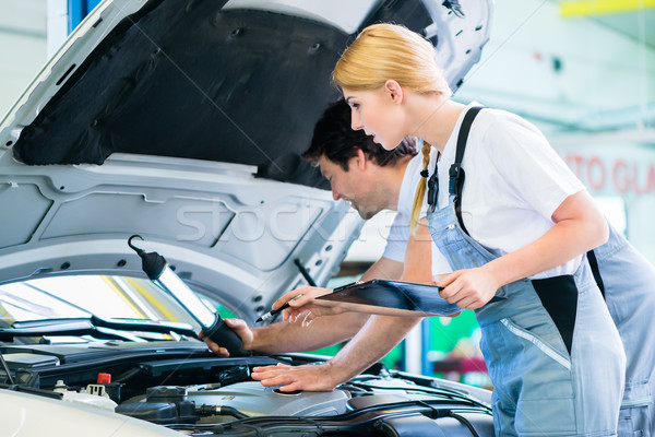 Foto stock: Mecánico · equipo · de · trabajo · coche · taller · masculina