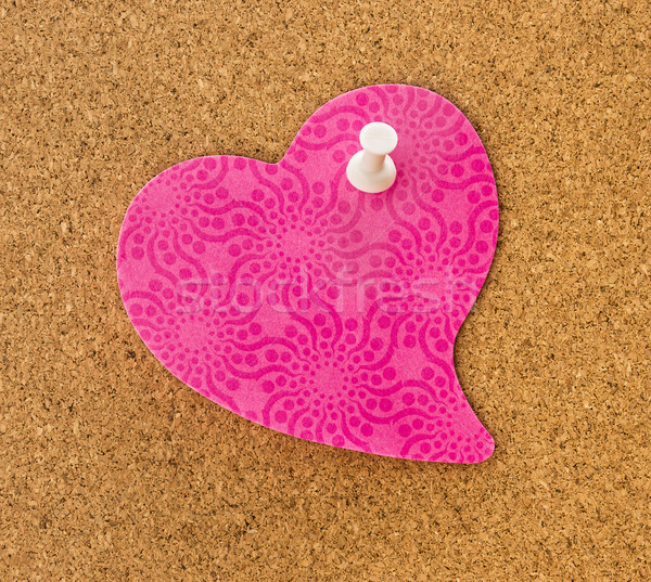 粉紅色 心臟 備忘錄 模式 軟木板上 白 商業照片 © LAMeeks