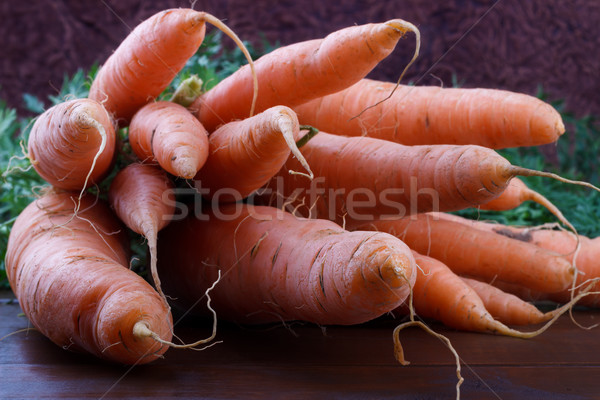 Afara morcovi proaspăt rustic masa de lemn alimente Imagine de stoc © Lana_M