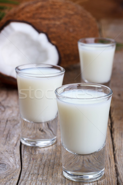 Fresco leite de coco vidro coco conchas velho Foto stock © Lana_M
