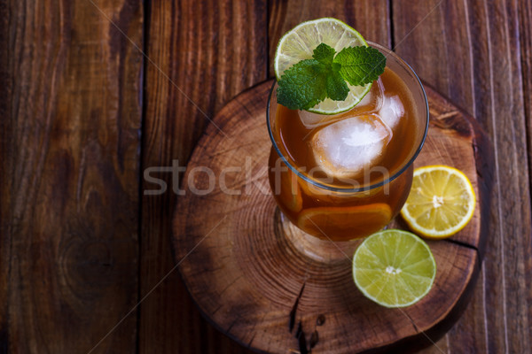 Ice tea lămâie var felii mentă rustic Imagine de stoc © Lana_M