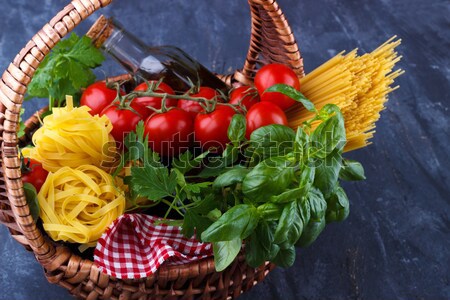 Italiaans pasta ingrediënten Italiaans eten mand donkere Stockfoto © Lana_M