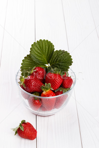 Aardbei aardbeien witte houten tafel vruchten gezondheid Stockfoto © Lana_M