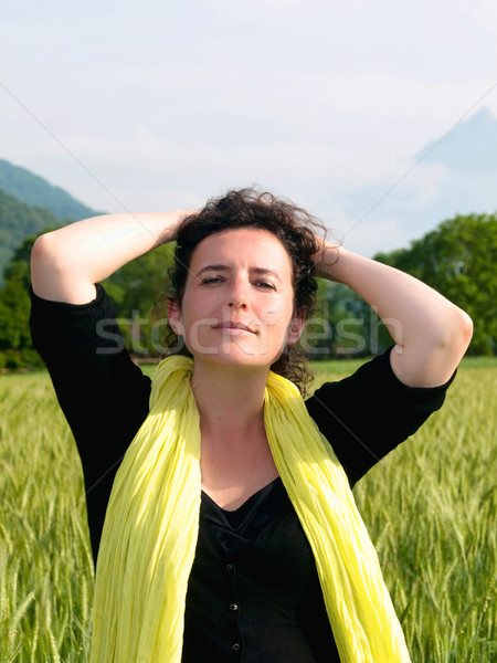 Femeie orz câmp fotografie atractiv franceza Imagine de stoc © ldambies