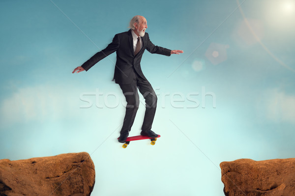 Senior man genieten risico uitdagen springen Stockfoto © leeavison