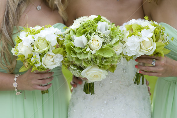 綠色 婚禮花束 婚禮 女子 手 商業照片 © leeavison