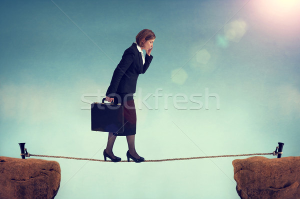 деловая женщина ходьбе туго натянутый канат телефон телефон горные Сток-фото © leeavison