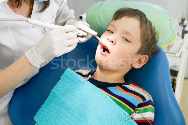 Menino dentista dental prevenção cadeira Foto stock © leedsn