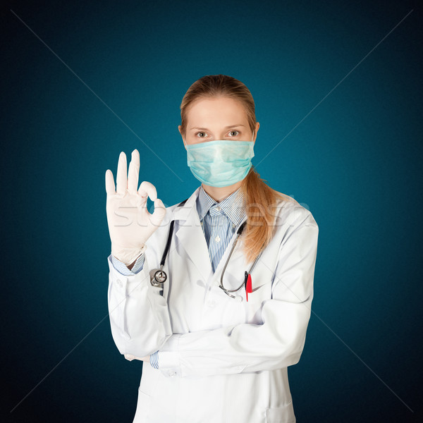 Lekarza kobieta elektrokardiogram ekran dotykowy działalności medycznych Zdjęcia stock © leedsn