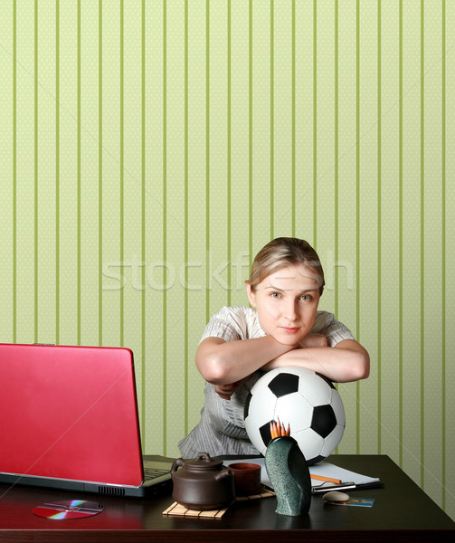 Stockfoto: Zakenvrouw · kijken · voetbal · computer · meisje · sport