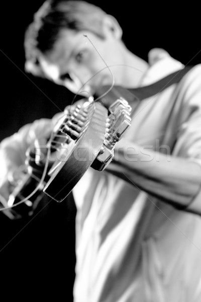 Maschio chitarra rosso giocare party uomo Foto d'archivio © leedsn