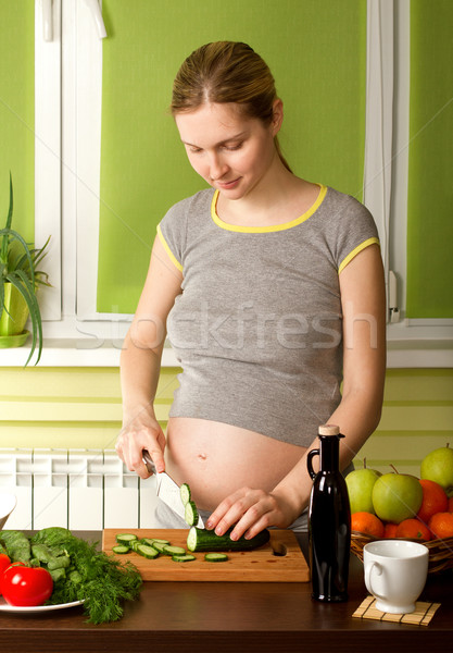 Zdjęcia stock: Kobieta · w · ciąży · kuchnia · piękna · zdrowa · żywność · uśmiech · miłości