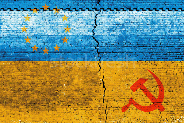 Stockfoto: Oekraïne · vlag · gebarsten · muur · mensen · staking