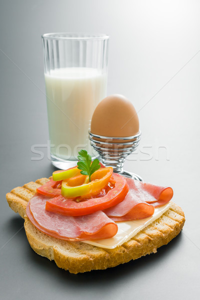 Frühstück frischen Schweinefleisch Sandwich Käse Tomaten Stock foto © Leftleg