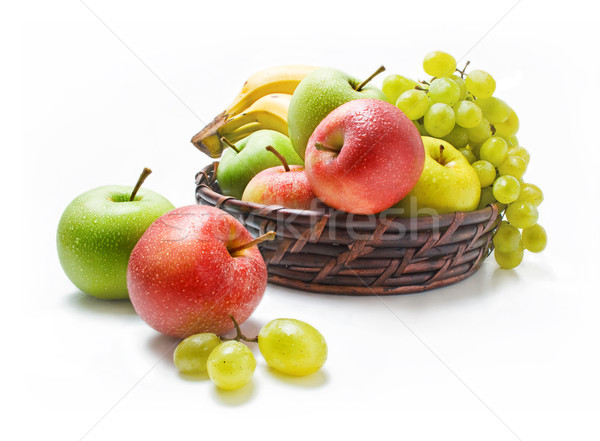 Gyümölcsök különböző friss érett fonott kosár Stock fotó © Leftleg