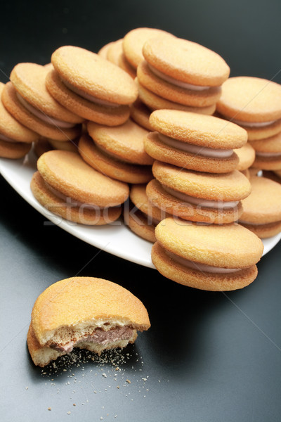Kekse süß Haselnuss Sahne Pyramide weiß Stock foto © Leftleg