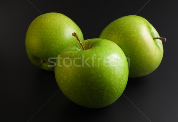 Almák három friss érett zöld közelkép Stock fotó © Leftleg