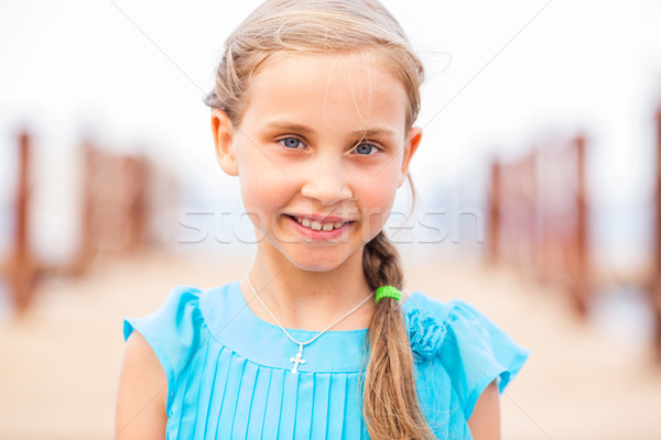 Porträt schönen kleines Mädchen posiert Pier Stock foto © Len44ik