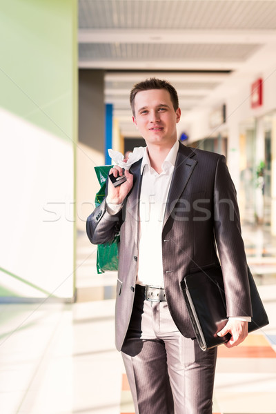 ストックフォト: 魅力的な · 若い男 · ショッピング · ストア · ショッピングバッグ · 男