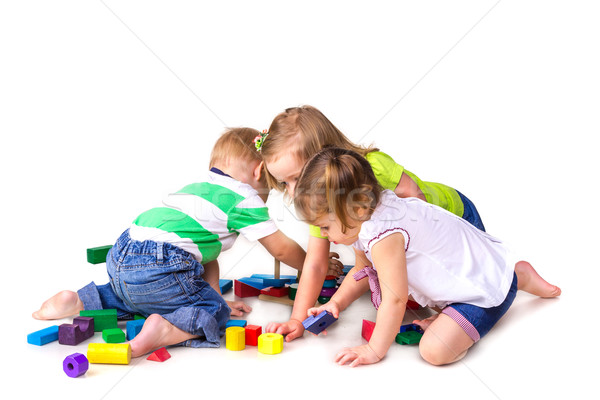 Gelukkig kinderen spelen bouwstenen geïsoleerd witte Stockfoto © Len44ik