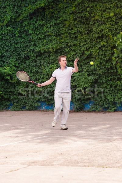 Foto stock: Expresivo · joven · jugando · tenis · aire · libre · naturaleza