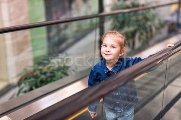 Cute piccolo bambino shopping centro piedi Foto d'archivio © Len44ik