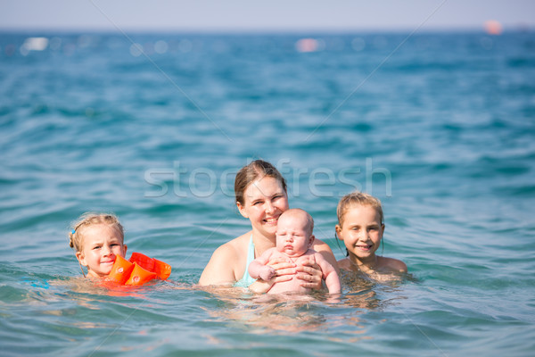 Foto stock: Feliz · madre · ninos · mar · playa