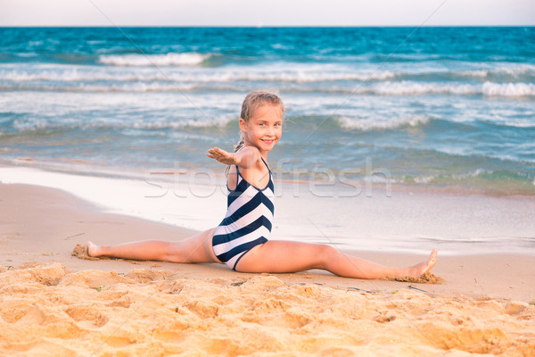 Stockfoto: Mooie · meisje · strand · outdoor · gelukkig · zonsondergang