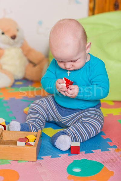 Cute pequeño bebé jugando colorido juguetes Foto stock © Len44ik