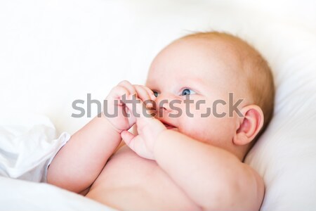 Paisible bébé lit souriant blanche Photo stock © Len44ik