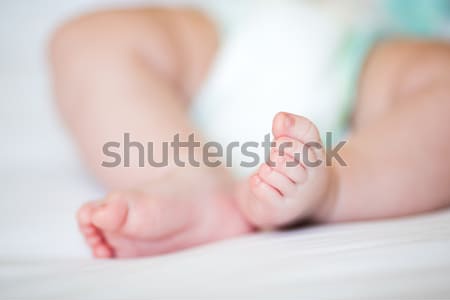 Nou nascut copil picioare superficial dincolo de Imagine de stoc © Len44ik
