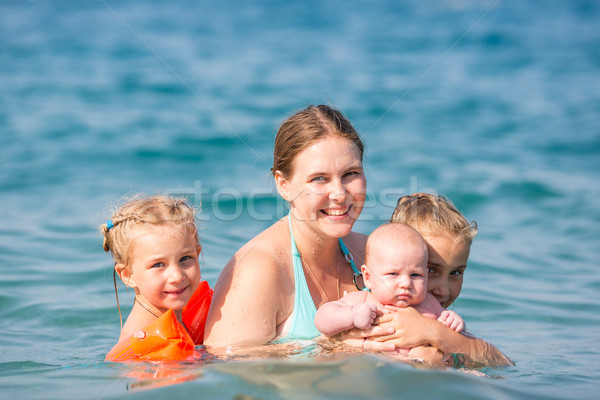 Stockfoto: Gelukkig · moeder · kinderen · zee · strand