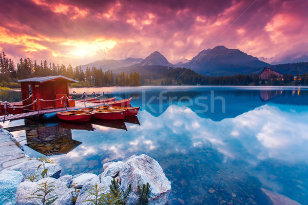 Jezioro spokojny górskich parku wysoki dramatyczny Zdjęcia stock © Leonidtit