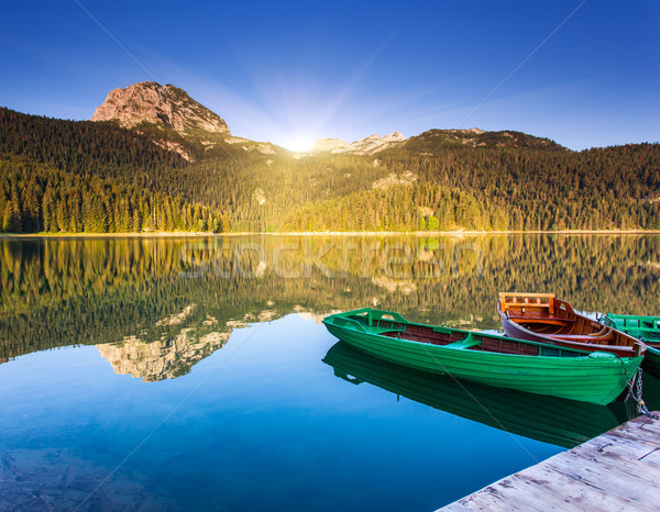 Foto stock: Lago · reflexão · água · montanha · barcos · preto