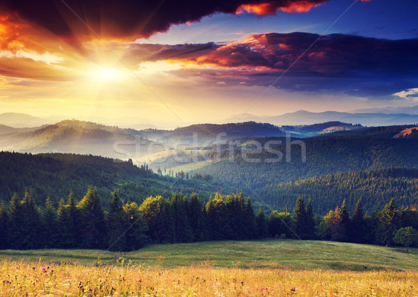 Puesta de sol montanas paisaje dramático cielo Foto stock © Leonidtit