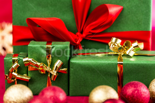 Cuatro navidad presenta arcos oro rojo Foto stock © leowolfert