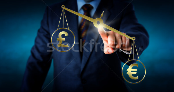 Euros británico libra moneda símbolo signo Foto stock © leowolfert