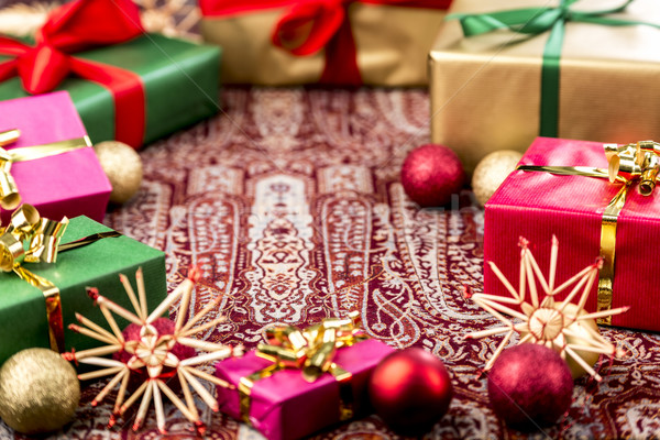 Kör karácsony ajándékok körül központi körkörös Stock fotó © leowolfert