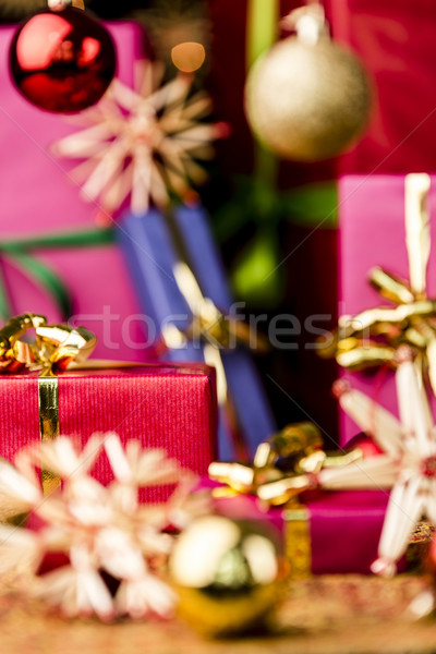 Foto stock: Pequeño · rojo · caja · de · regalo · Navidad · regalos · vibrante