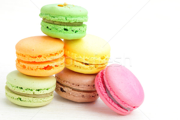 Macaron alimente ciocolată tort verde zmeură Imagine de stoc © leungchopan