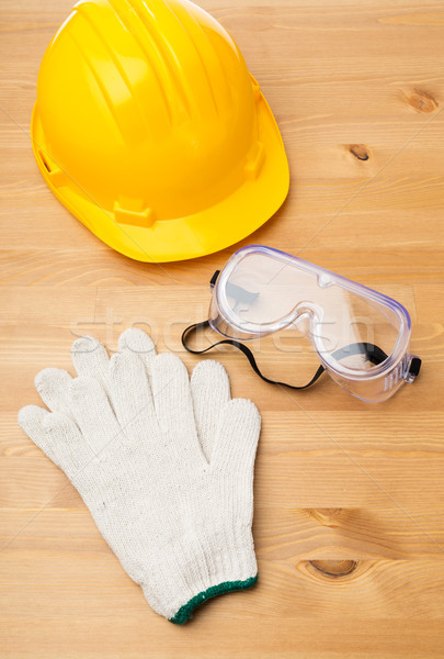 Di serie costruzione attrezzature di sicurezza lavoro tavola occhiali Foto d'archivio © leungchopan