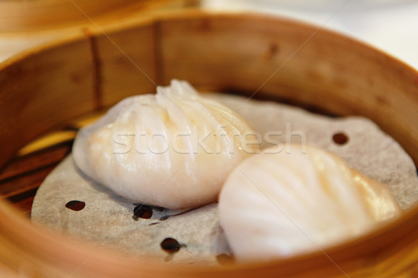 Creveţi dim sum piele asiatic abur Imagine de stoc © leungchopan