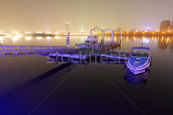Pier noite da cidade edifício paisagem ponte barco Foto stock © leungchopan