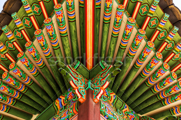 Foto stock: Tradicional · pintura · telhado · beiral · grama · madeira