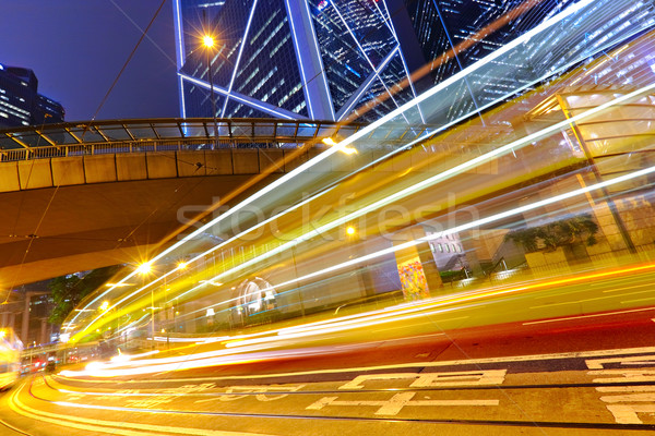 Trafic centrul orasului cer birou constructii lumina Imagine de stoc © leungchopan