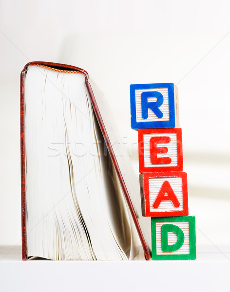Foto stock: Ler · alfabeto · livro · escolas · diversão · brinquedo