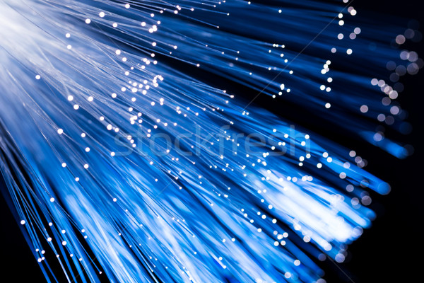 Optic fibra albastru digital date cabluri Imagine de stoc © leungchopan