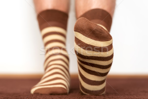 Tragen gemütlich gestreift Socken home Teppich Stock foto © leventegyori