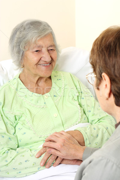 Patienten Krankenhausbett Frauen home Medizin arbeiten Stock foto © leventegyori