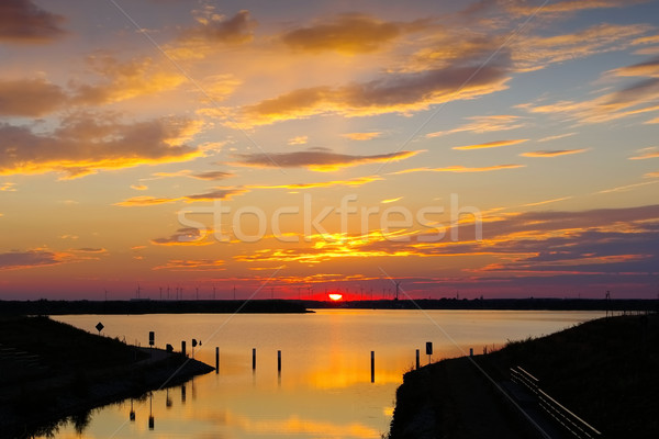 Jezioro nice wygaśnięcia niebo Zdjęcia stock © LianeM